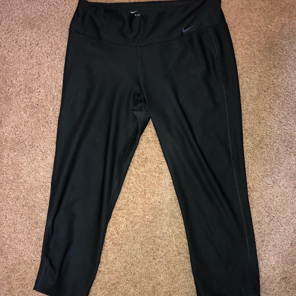 Cropped Nike Leggings - Picture 2 of 2